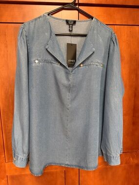 Jones New York Signature Woman Light Wash Chambray Denim Top Shirt Blouse